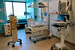 An image of a Critical Care Building NICU patient room.